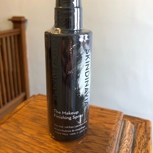NWT Skindinavia Makeup finishing spray. 4oz bottle